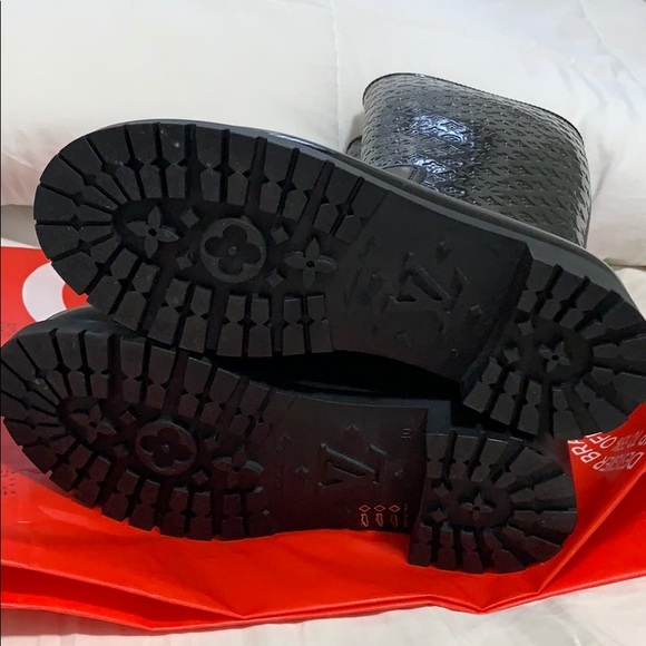 SOLD !!!!  BOOTS NEW - Picture 1 of 4